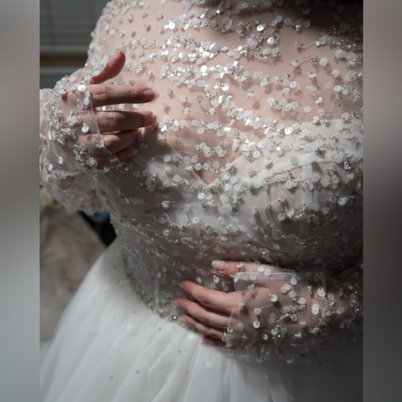 Size 16 Wona Concepts Natalie Wedding Dress Gown long sleeve sweetheart neckline - Picture 8 of 10